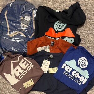 REI men’s medium shirt bundle & rei outdoor research 130 dollar backpack
